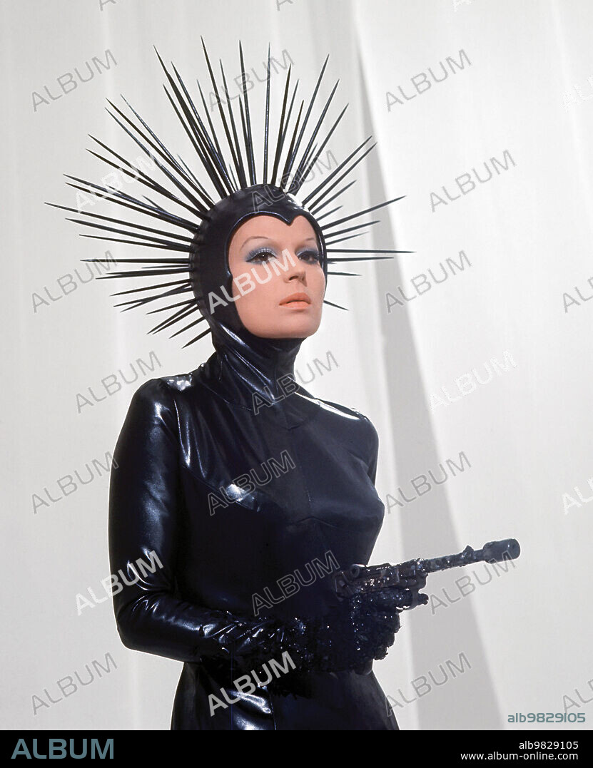 SILVANA MANGANO in THE WITCHES, 1967 (LE STREGHE), directed by FRANCO ROSSI, LUCHINO VISCONTI, MAURO BOLOGNINI, PIER PAOLO PASOLINI and VITTORIO DE SICA. Copyright HAMMER FILM PRODUCTIONS.