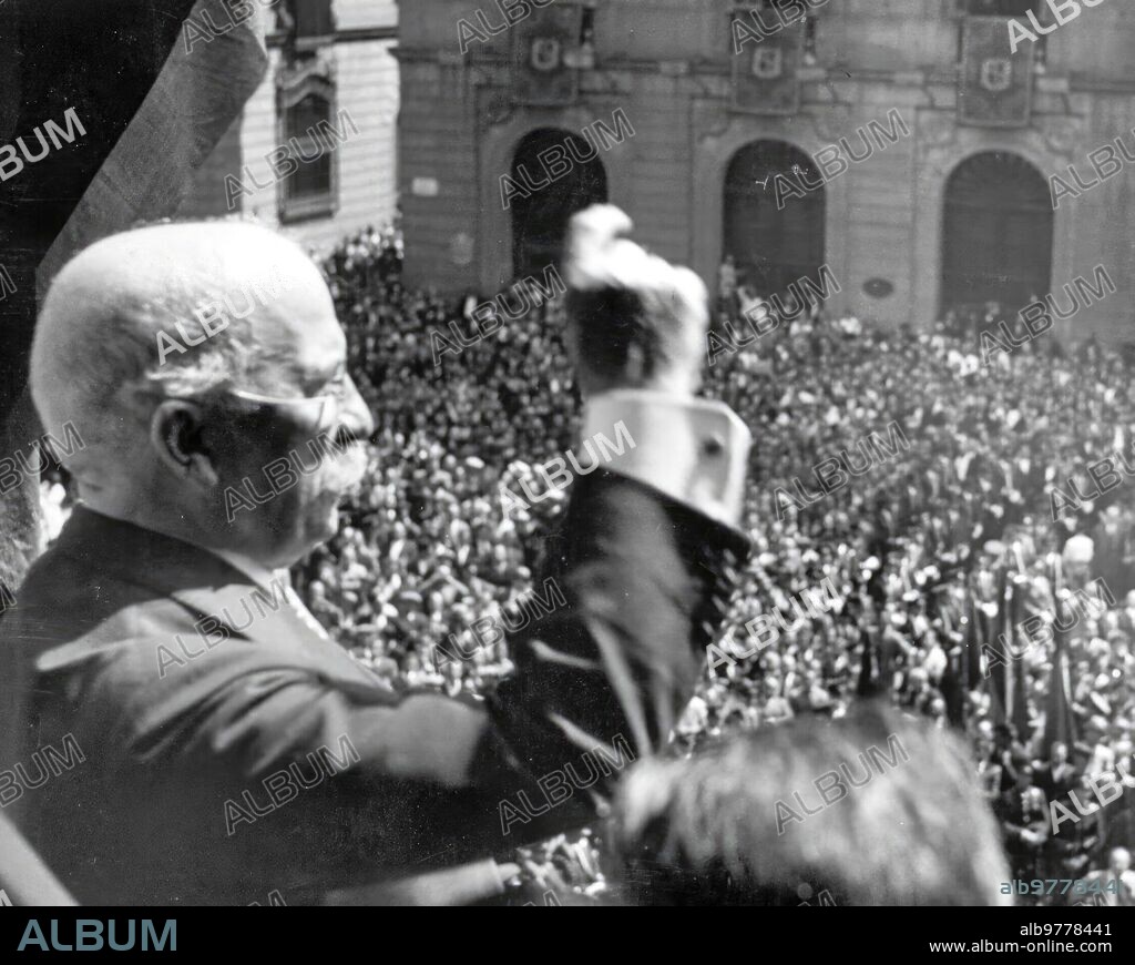 1935. El día de Lerroux en Barcelona. Desde el balcón de la Generalitat.