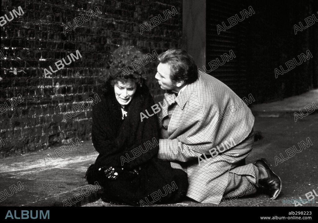 CHRISTOPHER PLUMMER en ASESINATO POR DECRETO, 1979 (MURDER BY DECREE), dirigida por BOB CLARK. Copyright AVCO EMBASSY.