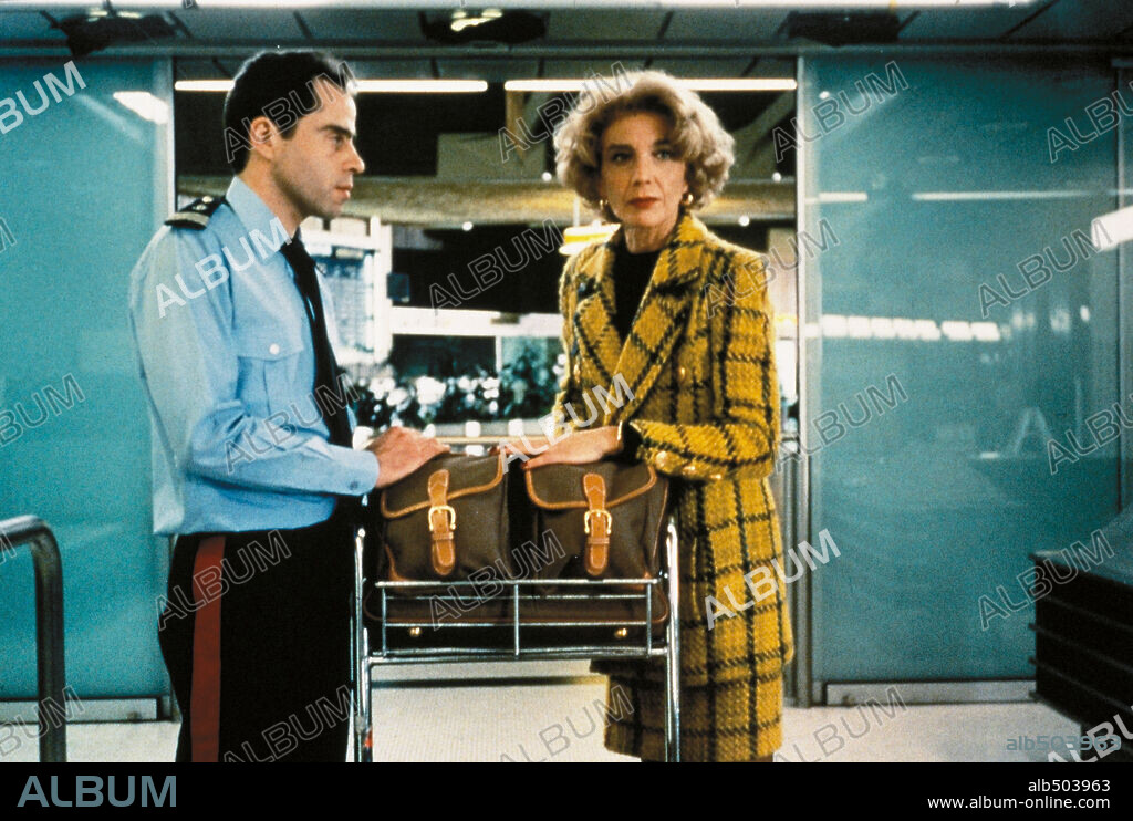 MARISA PAREDES in EN TRÁNSITO, 1993 (TOMBES DU CIEL), directed by PHILIPPE LIORET. Copyright EPITHETE FILMS.