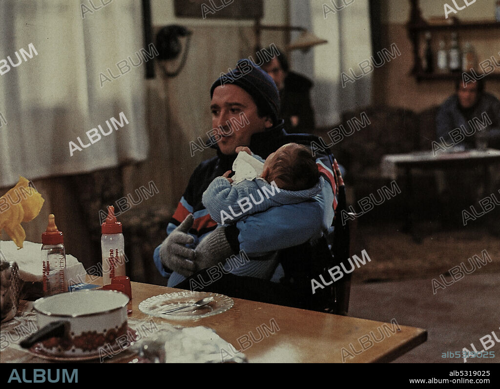FERNANDO ESTESO en EL CURA YA TIENE HIJO, 1984, dirigida por MARIANO OZORES. Copyright IZARO FILMS.