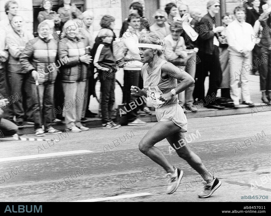 STOCKHOLM 1983-06-04 . Meeri Bodelid, elitidrottare i flera idrottsgrenar. Här springer hon Stockholm Marathon 1983 där hon tvingades bryta. 1981 och 1982 blev hon tvåa.. Foto: Jan Düsing / EXP / TT / Kod: 12. **AFTONBLADET OCH BAROMETERN OUT**.