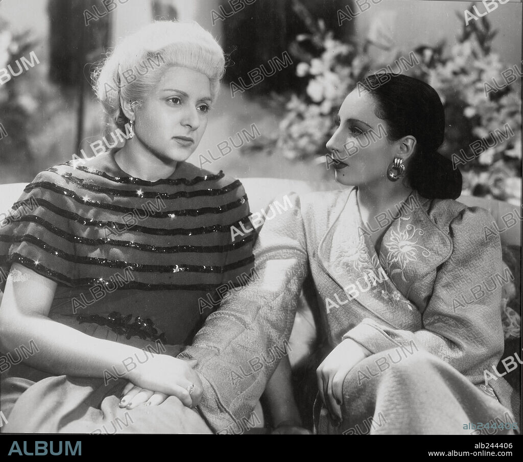 JULITA MOLINA y LOLA FLORES en EMBRUJO, 1947, dirigida por CARLOS SERRANO DE OSMA. Copyright PRODUCCIONES BOGA.