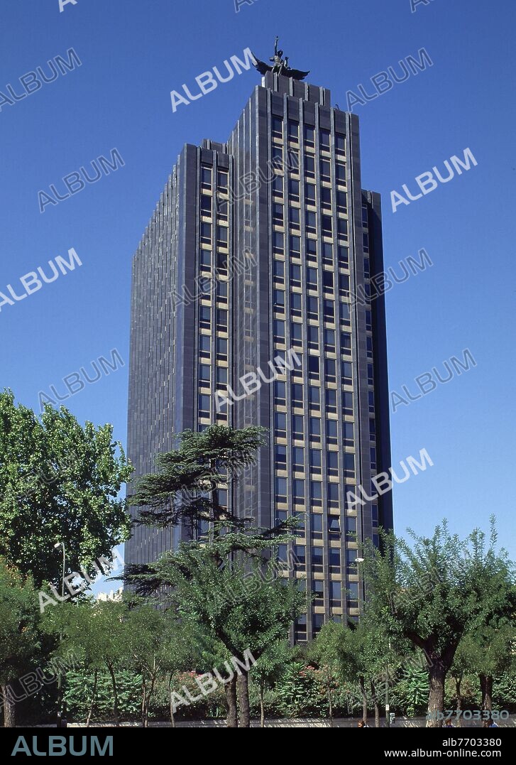 EDIFICIO UNION Y EL FENIX EN EL PASEO DE LA CASTELLANA.