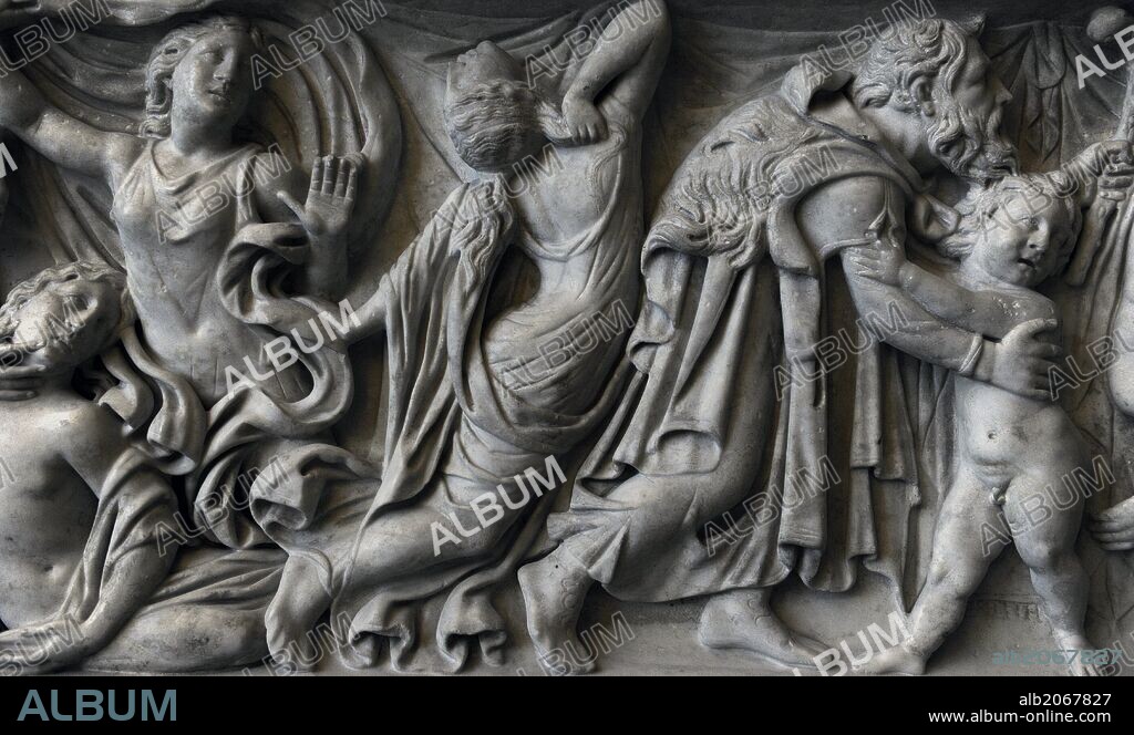 ARTE ROMANO. Sarcófago romano con la representación mitológica donde los hermanos Apolo y Artemis matan a toda la prole de Níobe, como venganza a las burlas a su madre Leto. Fechado hacia el 160 d. C. Glyptothek. Munich. Alemania. Europa.