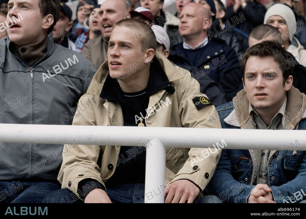 CHARLIE HUNNAM und ELIJAH WOOD in HOOLIGANS, 2005, unter der Regie von LEXI ALEXANDER. Copyright ODD LOT ENTERTAINMENT.
