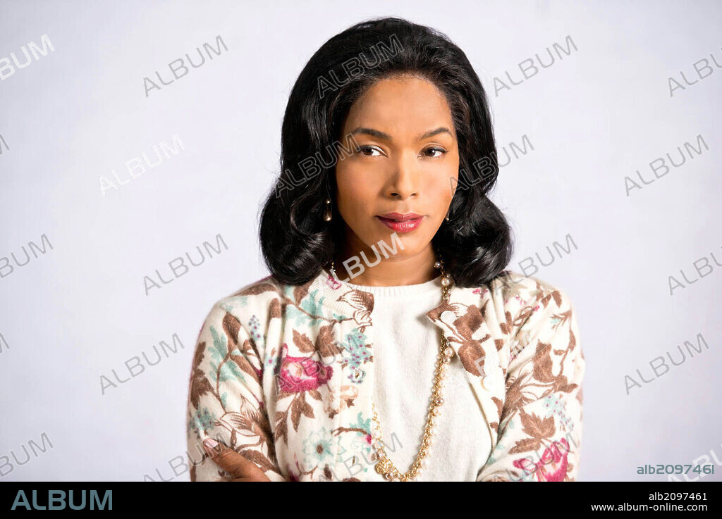 ANGELA BASSETT en BETTY AND CORETTA, 2013, dirigida por YVES SIMONEAU. Copyright SANITSKY COMPANY.