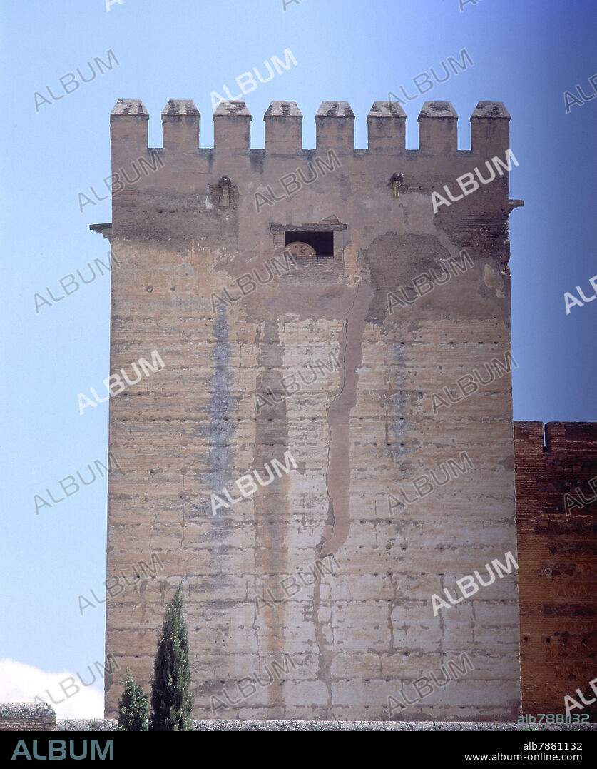 TORRE QUEBRADA- CARACTER DEFENSIVO -ARQUITECTURA NAZARI-EPOCA MOHAMED I.