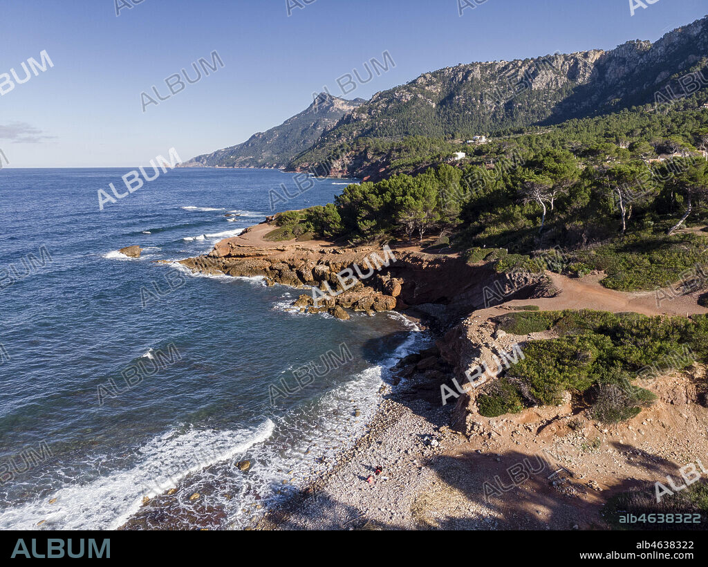 playa de Son Bunyola, senderismo en Volta des General, Paraje Natural de la Sierra de la Tramuntana, Banyalbufar, Mallorca, Balearic Islands, Spain.