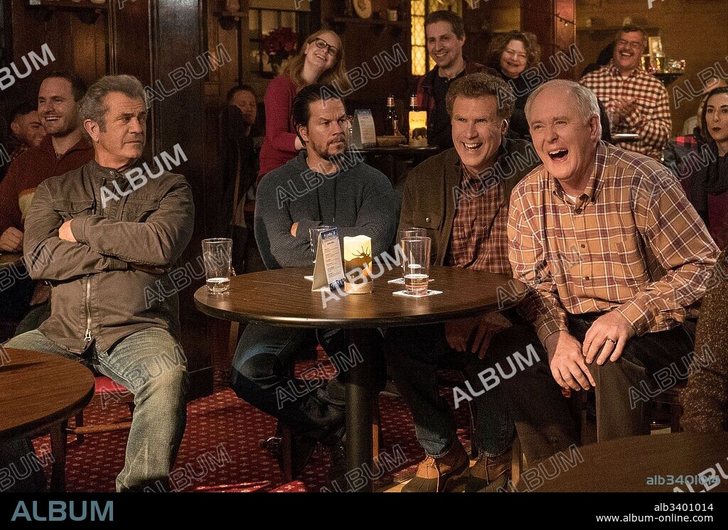 JOHN LITHGOW, MARK WAHLBERG, MEL GIBSON y WILL FERRELL en DOS PADRES POR DESIGUAL, 2017 (DADDY'S HOME 2), dirigida por SEAN ANDERS. Copyright PARAMOUNT PICTURES.