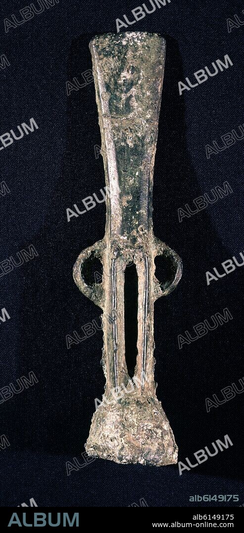 HACHAS DE TALON Y ANILLAS ERA DEL BRONCE.