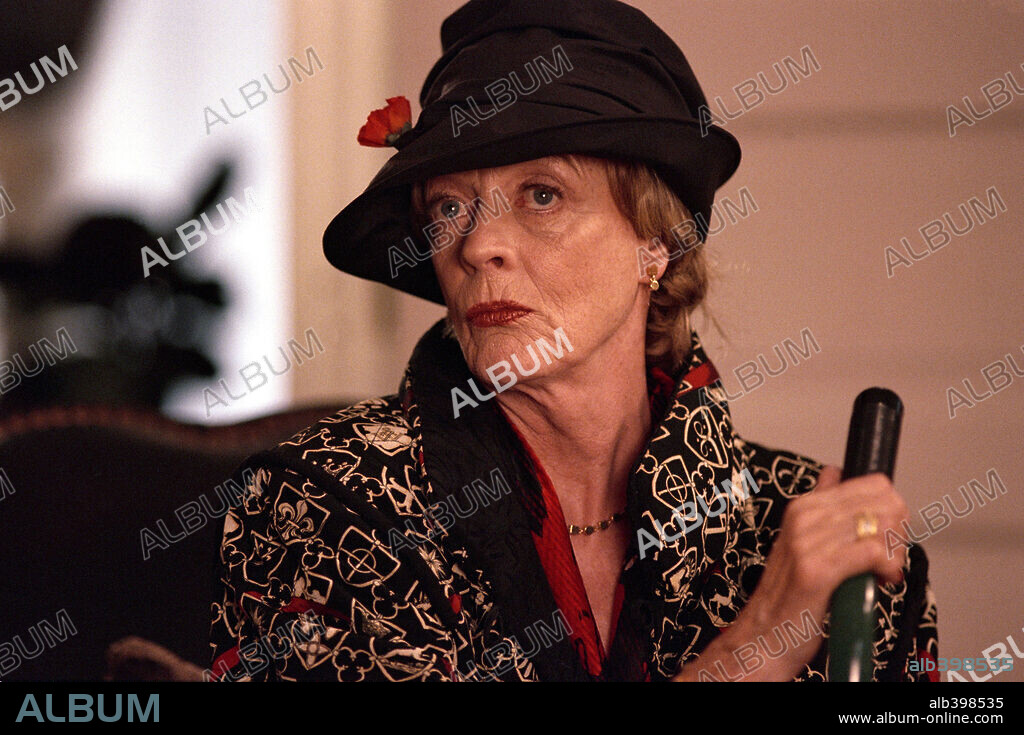 Dame Maggie Smith. MAGGIE SMITH in DIVINE SECRETS OF THE YA-YA SISTERHOOD, 2002, directed by CALLIE KHOURI. Copyright ALL GIRL PRODUCTION/GAYLORD FILMS/SISTERHOOD PRODUCTIONS.