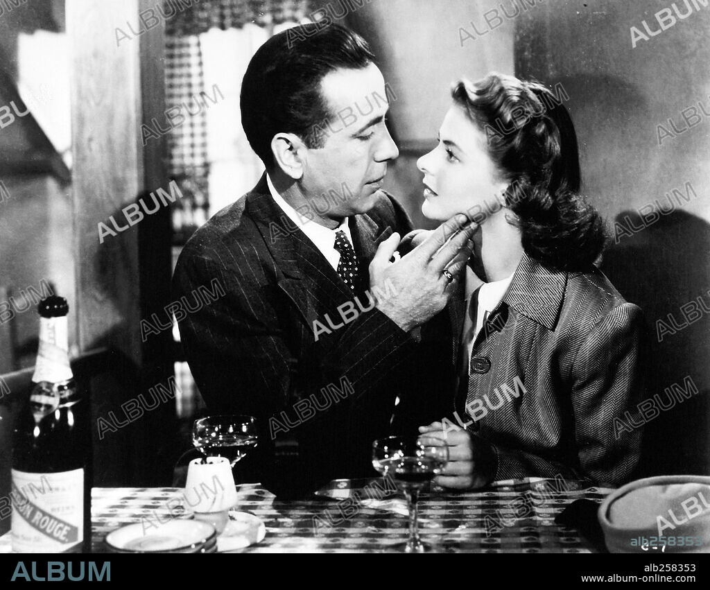 HUMPHREY BOGART und INGRID BERGMAN in CASABLANCA, 1942, unter der Regie von MICHAEL CURTIZ. Copyright WARNER BROTHERS.