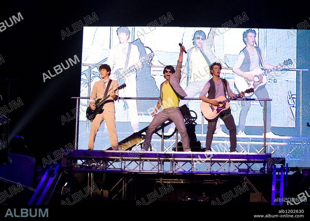 JOE JONAS, KEVIN JONAS and NICK JONAS in JONAS BROTHERS: THE 3D CONCERT EXPERIENCE, 2009, directed by BRUCE HENDRICKS. Copyright Chapman-leonard studio equipment/ film source/ / MASI, FRANK.