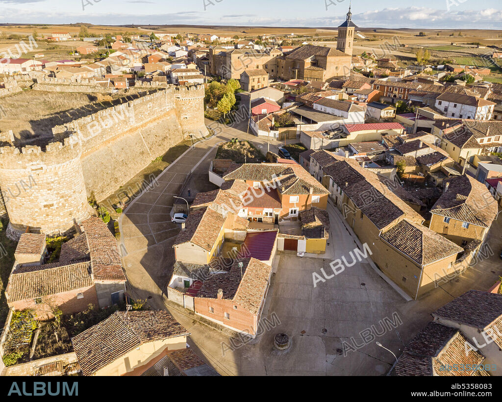 Castle of Grajal de Campos, 16th century military construction on the remains of another previous castle from the 10th century, castilla y Leon, Spain.