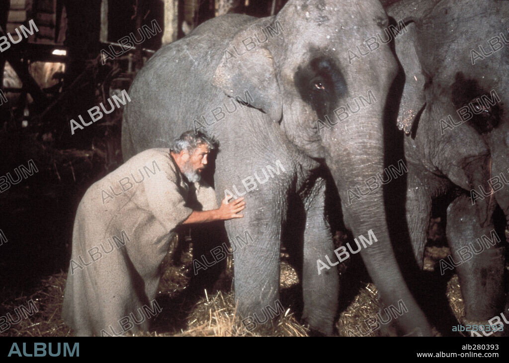 JOHN HUSTON en LA BIBLIA, 1966 (BIBLE: THE BIBLE: IN THE BEGINNING...), dirigida por JOHN HUSTON. Copyright DE LAURENTIS/20TH CENTURY FOX.