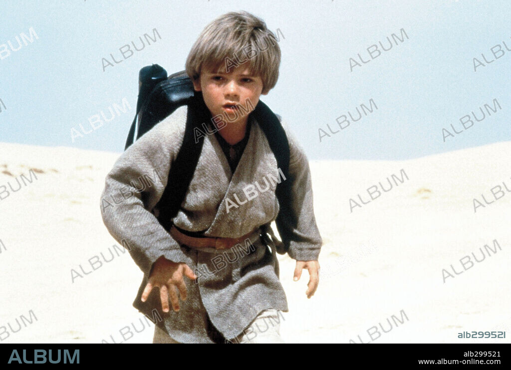 JAKE LLOYD en STAR WARS: EPISODIO I-LA AMENAZA FANTASMA, 1999 (STAR WARS: EPISODE I-THE PHANTOM MENACE), dirigida por GEORGE LUCAS. Copyright LUCAS FILM LTD & TM / HAMSHERE, KEITH.