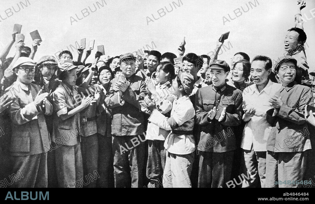 Red Guards greet Chairman Mao (centre) with Lin Biao, Zhou en Lai and Mao's wife, Jiang Qing (Right), during the cultural revolution 1967.