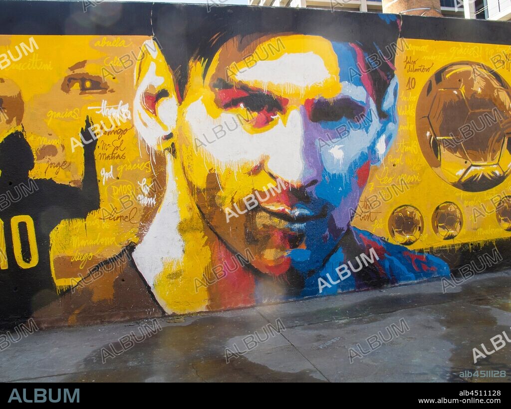 Pintura con retrato del futbolista Leo Messi, graffiti mural, Plaza Tres Chimeneas, Poble Sec, distrito Sants Montjuit, Barcelona en 2016.