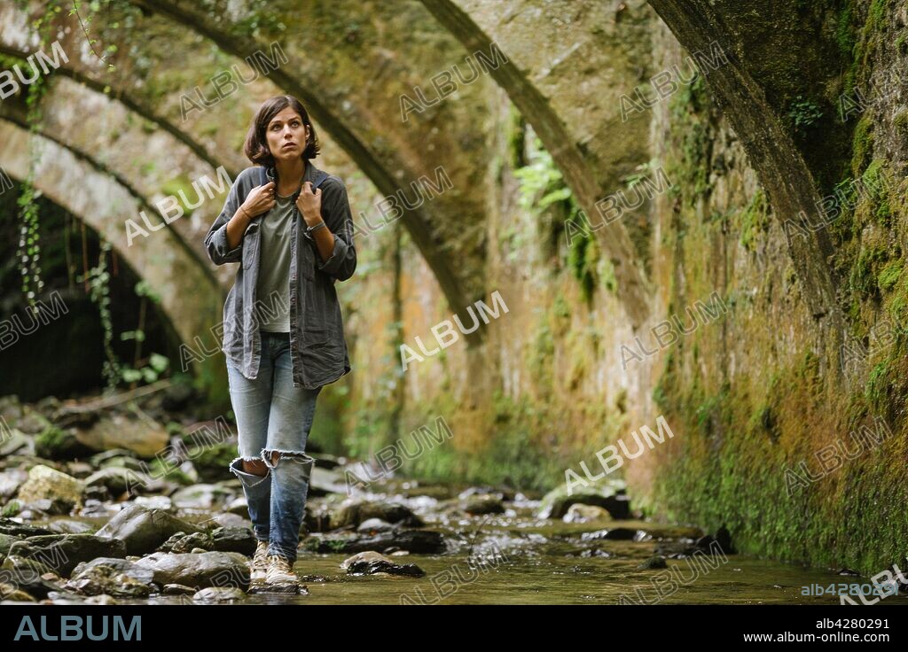IRIA DEL RIO en EL INCREÍBLE FINDE MENGUANTE, 2019, dirigida por JON MIKEL CABALLERO. Copyright Montreux Entertaiment / Trepamuros Producciones.