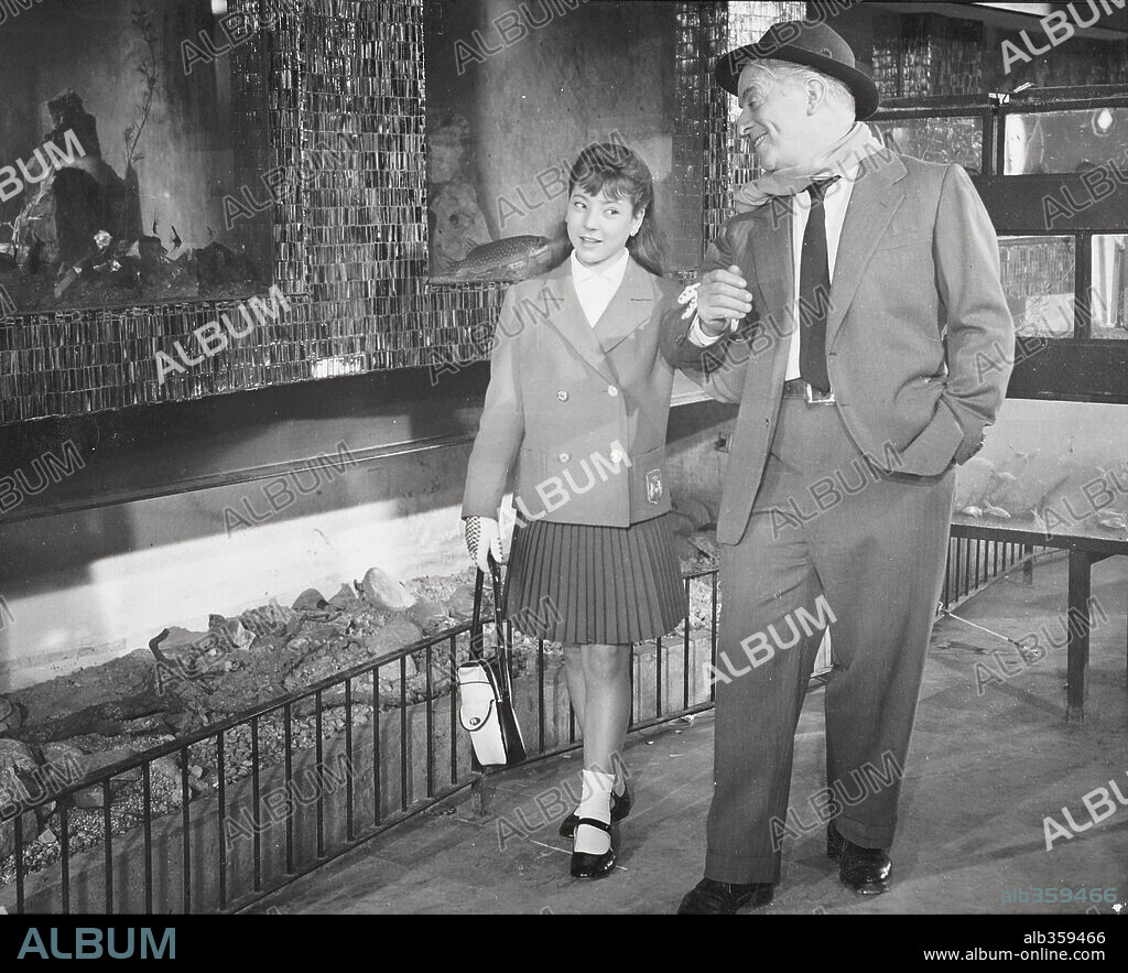 ESTRELLITA and ROBERTO REY in HAN ROBADO UNA ESTRELLA, 1963.