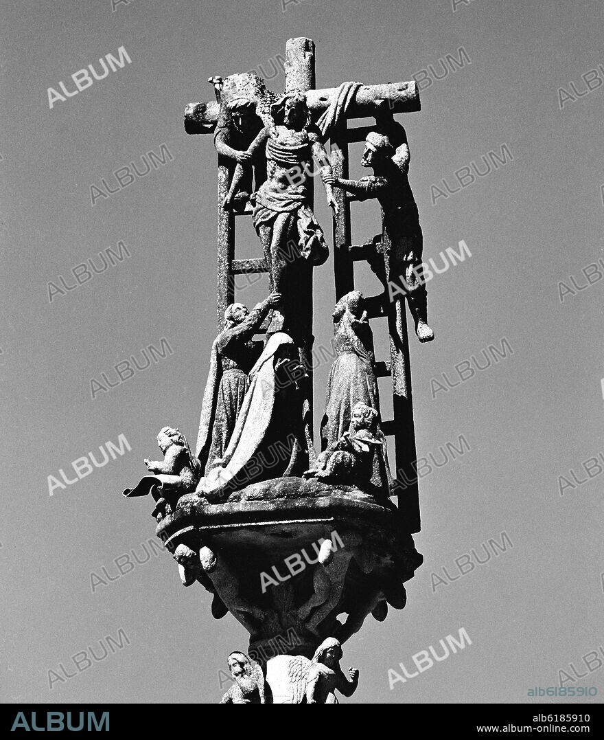 JOSE CERVIÑO GARCIA (1843-1922). CRUCEIRO REALIZADO EN 1871 CON LA IMAGEN DEL DESCENDIMIENTO DE CRISTO - FOTOGRAFIA EN BLANCO Y NEGRO - AÑOS 50.