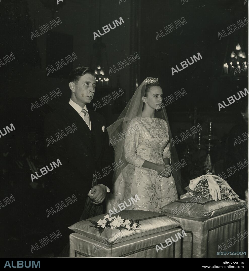 Madrid, 01/12/1957. Boda de María Sonsoles de Díez de Rivera y de Icaza, hija de los marqueses de Llanzol, con D. Eduardo Fernández de Araoz y Núñez. en la iglesia de San Jerónimo el Real de Madrid.