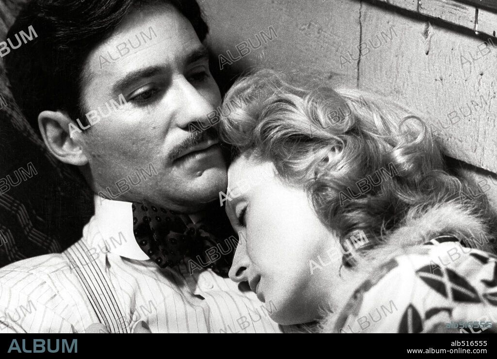 KEVIN KLINE y MERYL STREEP en LA DECISIÓN DE SOPHIE, 1982 (SOPHIE'S CHOICE), dirigida por ALAN J. PAKULA. Copyright ITC/UNIVERSAL.