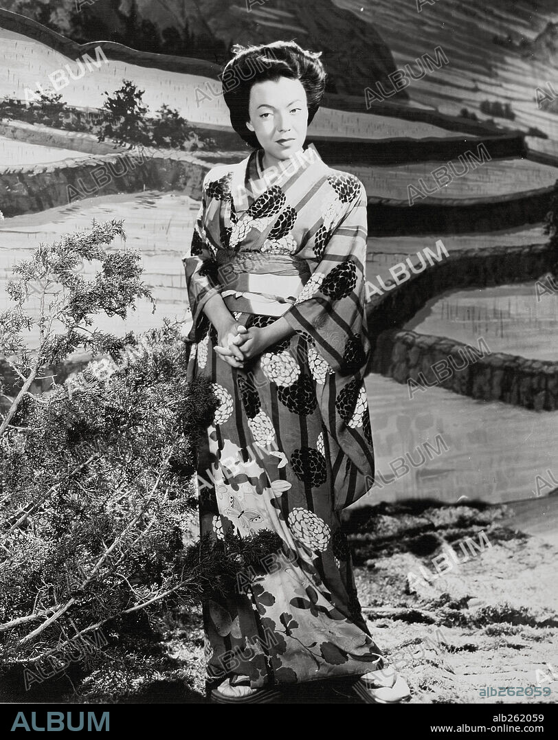 Margo en TRAS EL SOL NACIENTE, 1943 (BEHIND THE RISING SUN), dirigida por EDWARD DMYTRYK. Copyright RKO.
