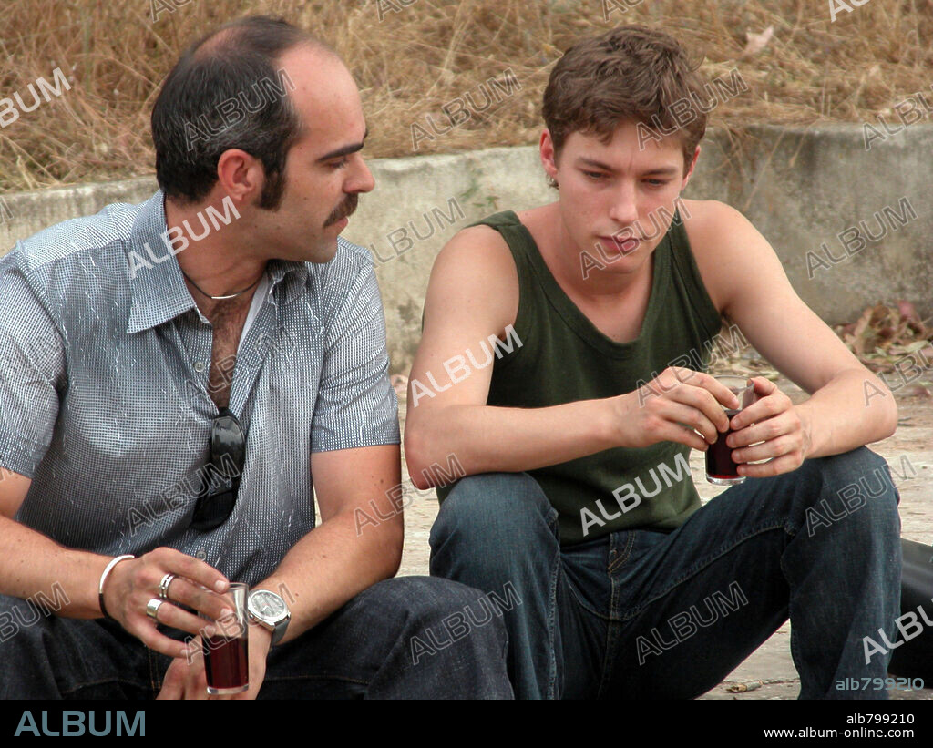 JAN CORNET y LUIS TOSAR en LA NOCHE DEL HERMANO, 2005, dirigida por SANTIAGO GARCIA DE LEANIZ. Copyright PRODUCCIONES LA IGUANA, S.L./ALTA PRODUCCION, S.L.