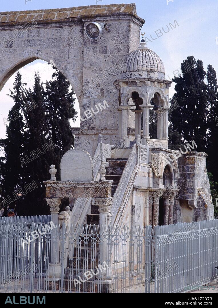 MINBAR:PULPITO DEL SERMON,CERCANO A LA MEZQUITA AL AKSA,CONSTRUIDO EN 1456.
