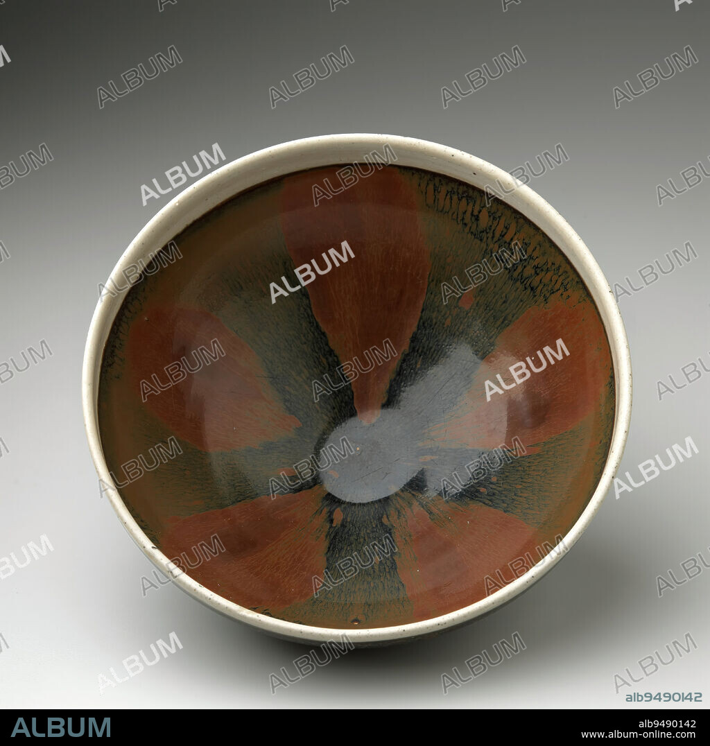 Northern russet ware cizhou type hi-res stock photography and