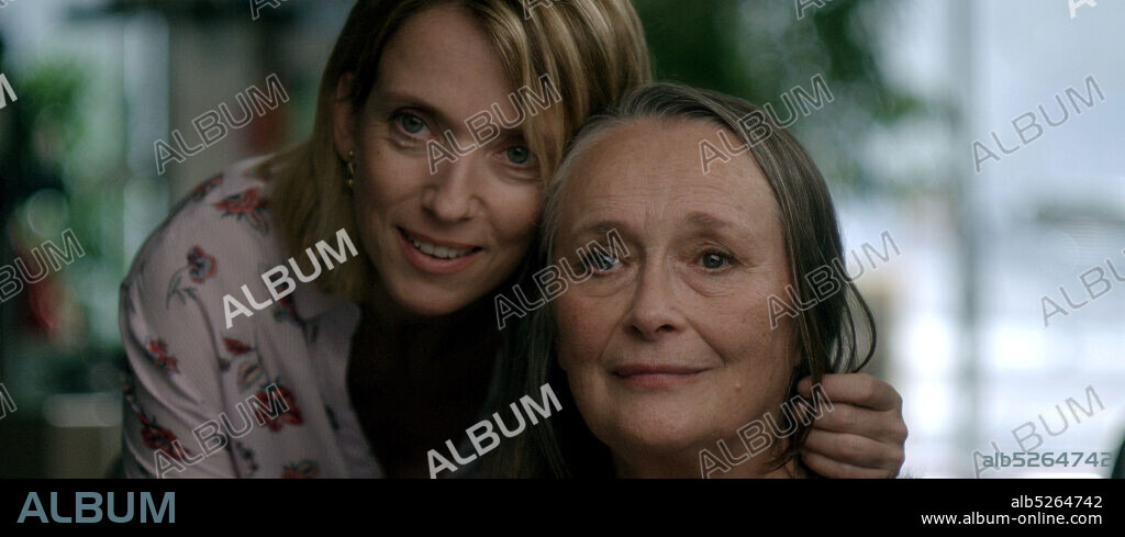 LEA DRUCKER y MARTINE CHEVALLIER en ENTRE NOSOTRAS, 2019 (DEUX), dirigida por FILIPPO MENEGHETTI. Copyright Paprika Films.