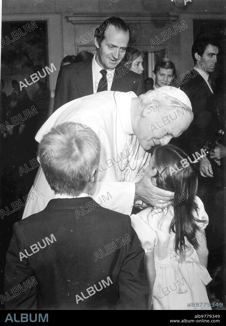 November 1982. John Paul II visits the royal family in the Zarzuela palace.