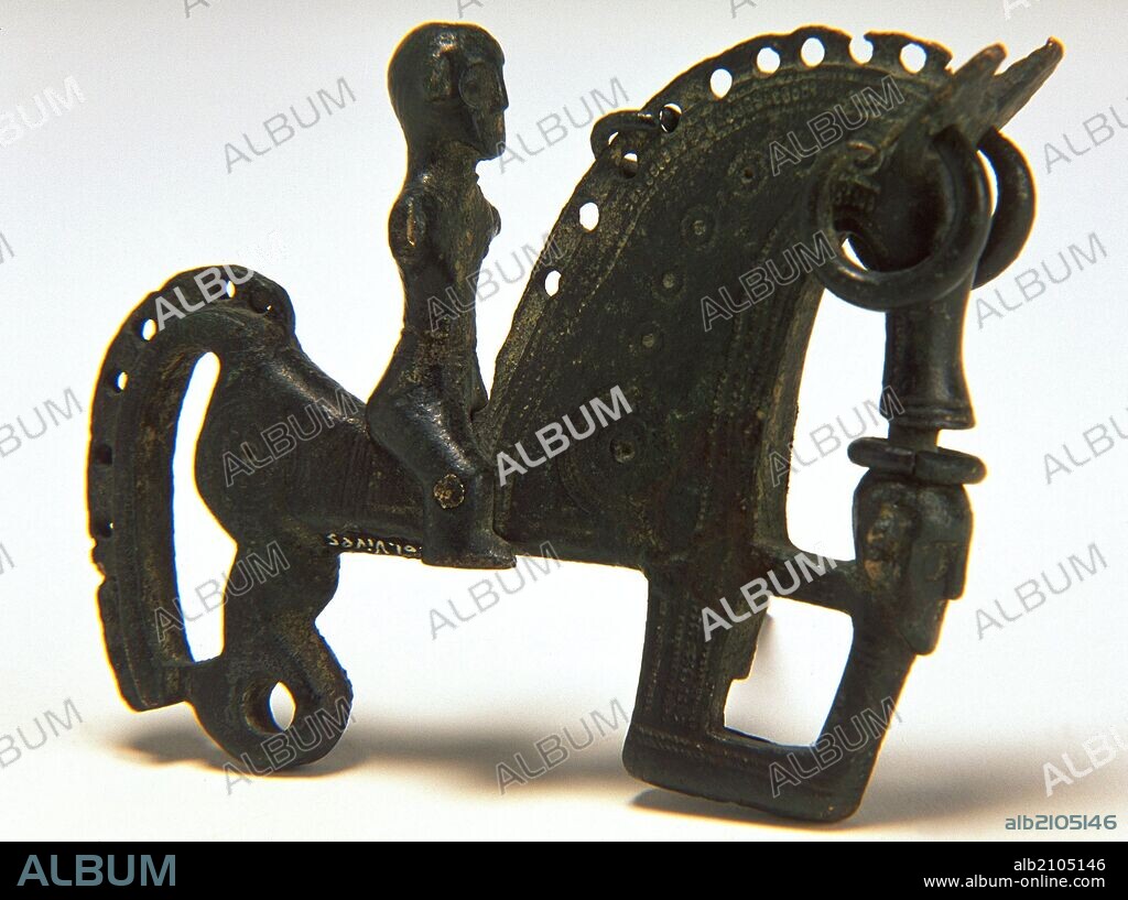 FIBULA DE JINETE. CELTIBERICO. (DEPOSITO: MUSEO ARQUEOLOGICO NACIONAL).