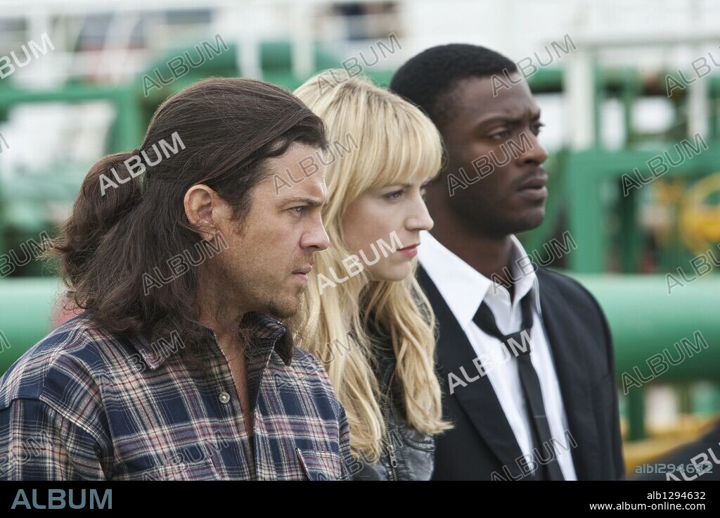 ALDIS HODGE, BETH RIESGRAF y CHRISTIAN KANE en REGLAS DEL JUEGO, LAS-TV, 2008 (LEVERAGE-TV). Copyright ELECTRIC ENTERTAINMENT.