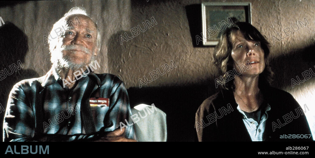 RICHARD FARNSWORTH and SISSY SPACEK in THE STRAIGHT STORY, 1999, directed by DAVID LYNCH. Copyright LE STUDIO CANAL +(U.S).