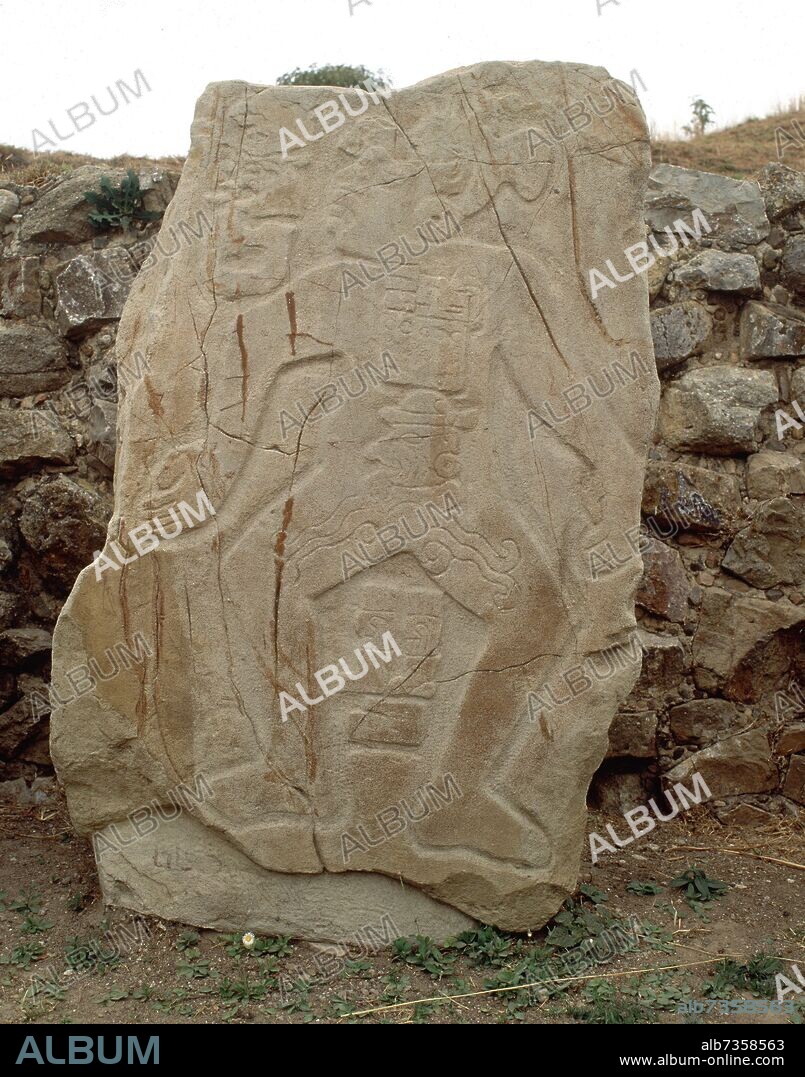 CENTRO CEREMONIAL-LOS DANZANTES-RELIEVE EN PIEDRA-ZAPOTECAS.