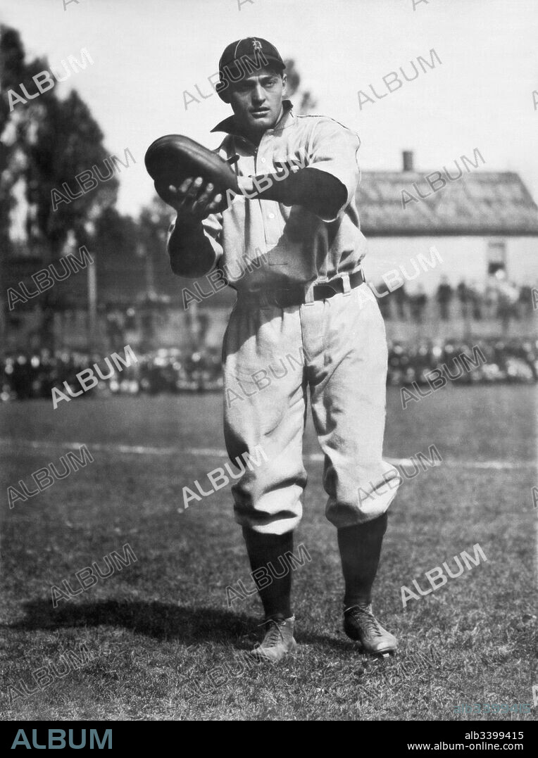 Detroit, Michigan:  c. 1912 A portrait of Detroit Tigers catcher Charlie Schmidt.