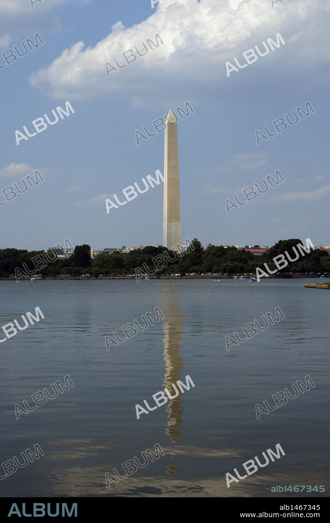 ESTADOS UNIDOS. WASHINGTON DC. Vista del 'Monumento a Washington', obelisco de 185 m. de altura, realizado en mármol blanco y erigido en honor al primer presidente del país, George Washington (1732-1799). S. XVIII. Situado en el 'National Mall. Distrito de Columbia.