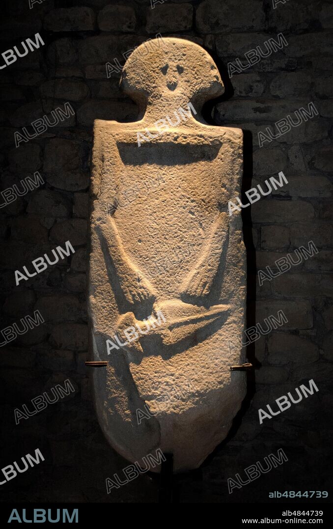 PREHISTORY Taponecco, male figure with dagger, stele statue of the Eneolithic age found at Taponecco by Licciana Nardi (MS). This type of anthropomorphic monument in sandstone is part of the phenomenon of megalithism, common to the pre / protohistoric populations of Europe between the fourth and first millennium BC - Italy, Copper Age.