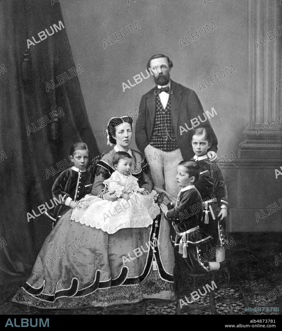 1866. Oscar II and Sofia with the children, from left: Prince Gustaf, Prince Carl, Prince Eugene and Prince Oscar.. Photo: Bonnier Archive / TT / Code: 3001.
