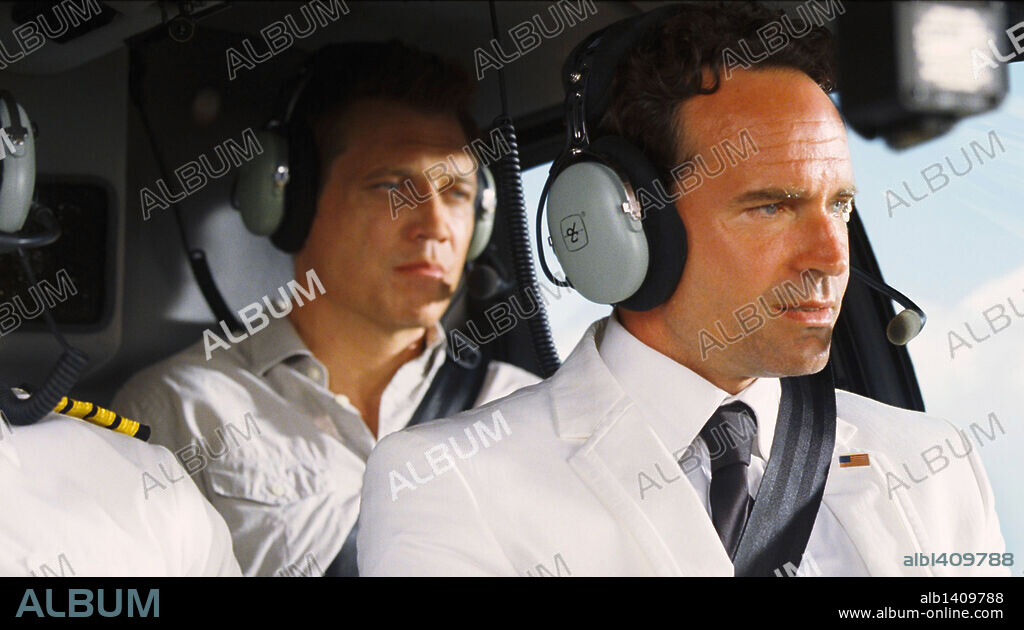 HOLT MCCALLANY and JASON PATRIC in THE LOSERS, 2010, directed by SYLVAIN WHITE. Copyright DC COMICS/DARK CASTLE ENTERTAINMENT/WEED ROAD PICTURES.