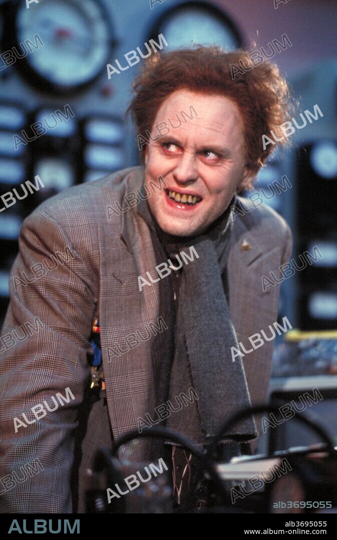 JOHN LITHGOW en LAS AVENTURAS DE BUCKAROO BANZAI, 1984 (THE ADVENTURES OF BUCKAROO BANZAI ACROSS THE 8TH DIMENSION), dirigida por W. D. RICHTER. Copyright SHERWOOD PRODS INC.