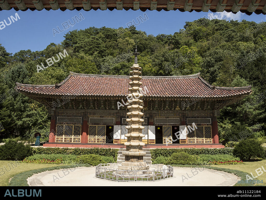 Pohyon Buddhist Temple, Myohyang, North Korea, Asia.