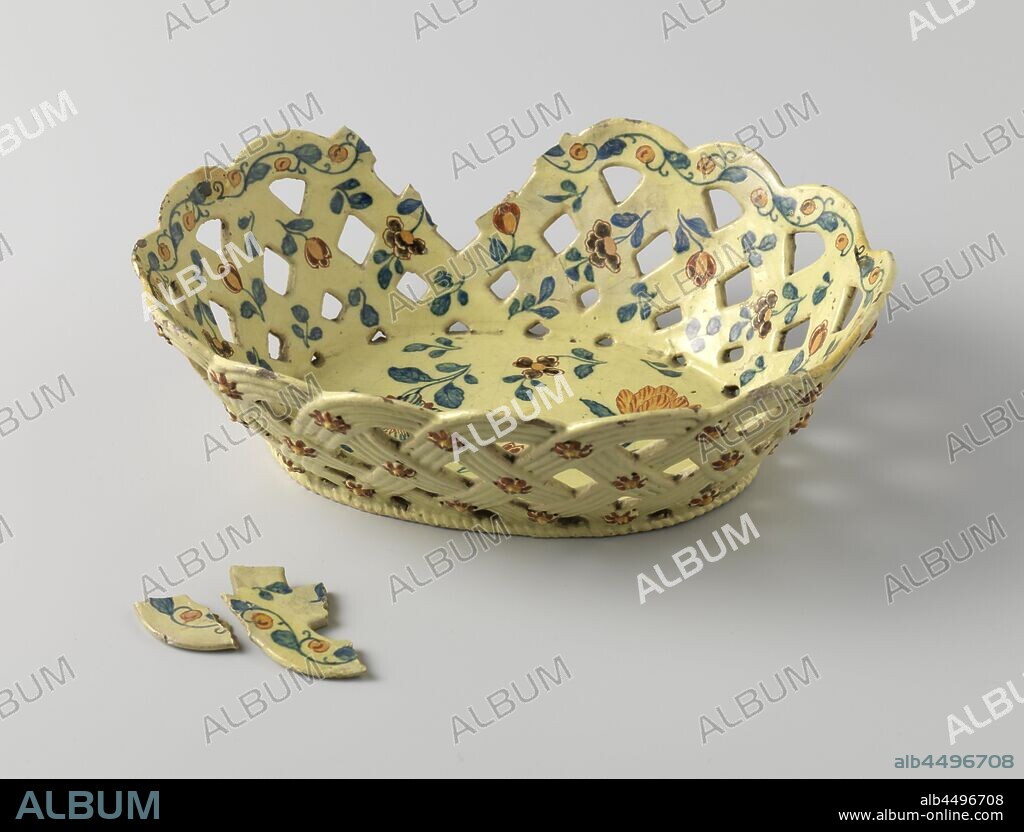 Fruit basket made of faience, Fruit basket made of faience. Multicolored painted with flowers on a yellow ground., De Drie Posteleyne Astonne (mentioned on object), Delft, c. 1750 - c. 1775, h 6.8 cm × l 23.1 cm × w 17.5 cm.