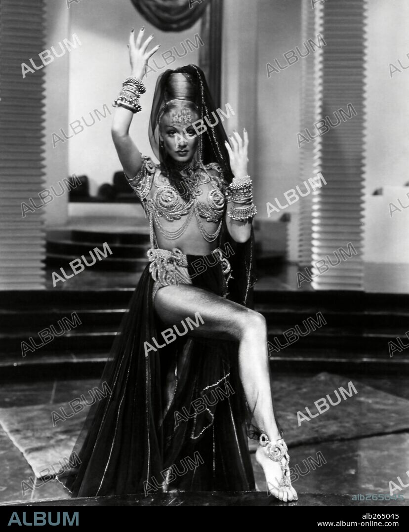 MARLENE DIETRICH in KISMET, 1944, directed by WILHELM DIETERLE. Copyright M.G.M.