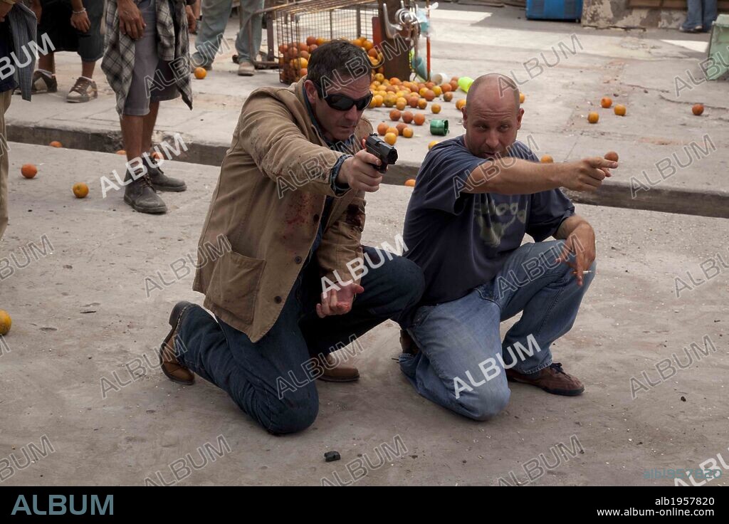 ADRIAN GRUNBERG en VACACIONES EN EL INFIERNO, 2012 (GET THE GRINGO), dirigida por ADRIAN GRUNBERG. Copyright ICON PRODUCTIONS.