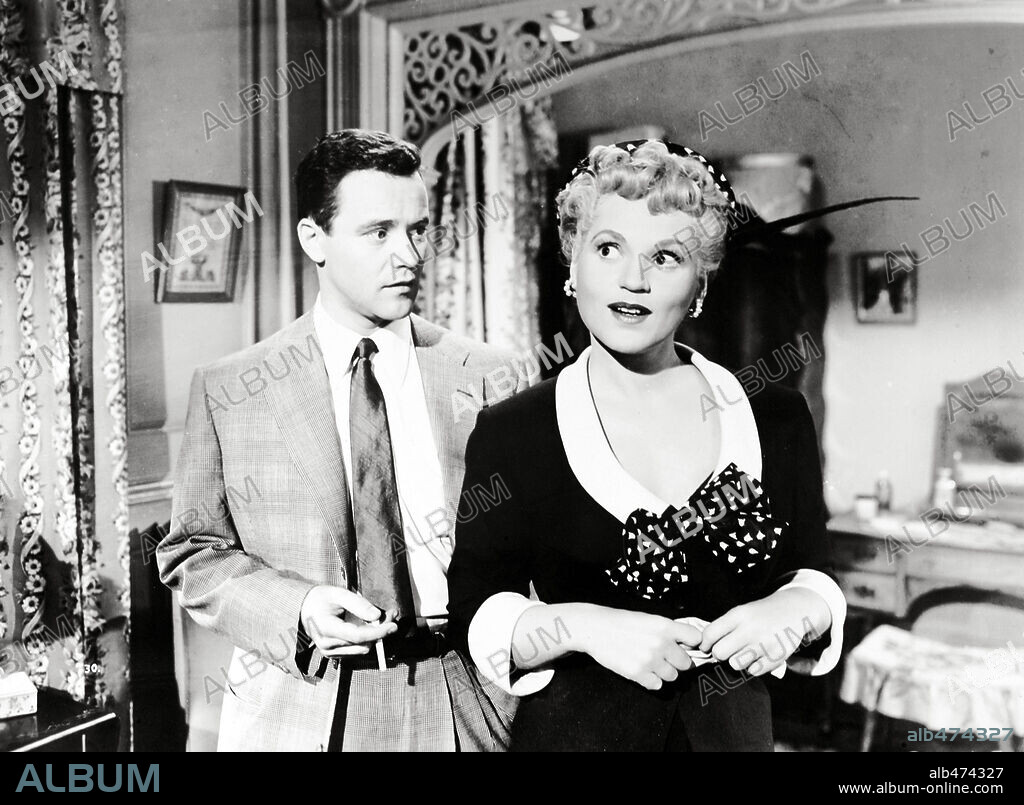 JACK LEMMON and JUDY HOLLIDAY in IT SHOULD HAPPEN TO YOU, 1954, directed by GEORGE CUKOR. Copyright COLUMBIA PICTURES.