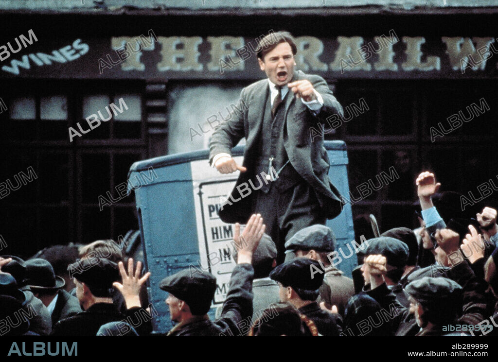 LIAM NEESON dans MICHAEL COLLINS, 1996, réalisé par NEIL JORDAN. Copyright GEFFEN FILM COMPANY / COLLINS, TOM.